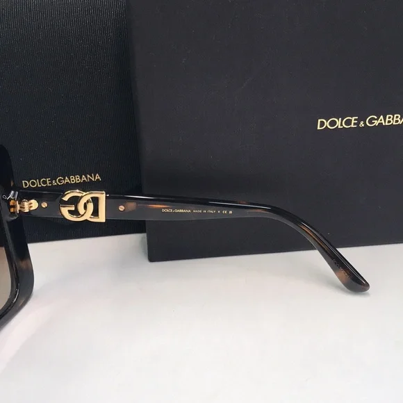 Auth- New Dolce & Gabbana DG6193U eyeglass frame features a  display picture 2